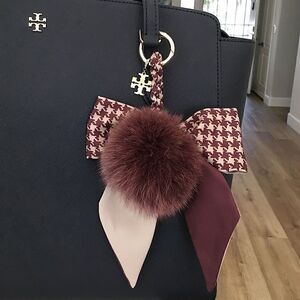 TORY BURCH KEY CHARM KEYCHAIN ACCESSORIES FOX FUR SILKY HANDBAG CAR KEYS